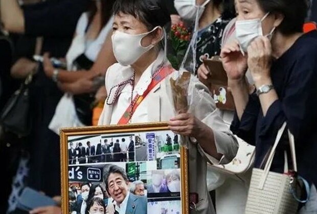 Japanese People Pay Last Respects to Ex-PM at Funeral