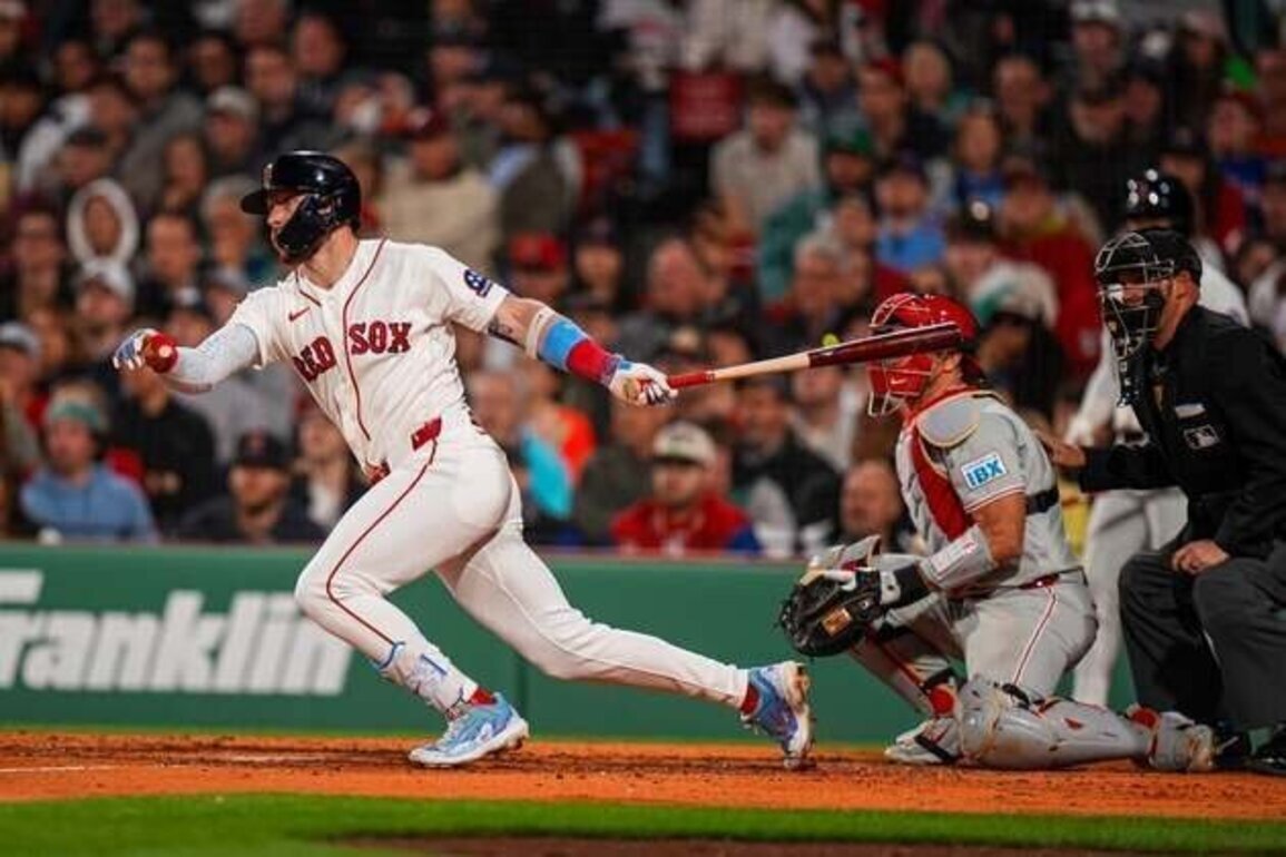Red Sox SS Trevor Story undergoes sports hernia surgery