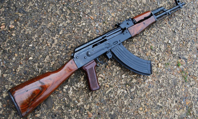 Police recover gun, five arrested over robbery and murder Police recover gun, five arrested over robbery and murder
