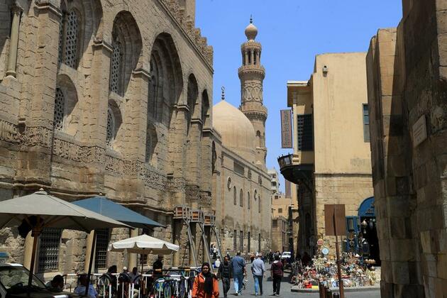 Regeneration of historic Cairo sprays glamour to buildings, people