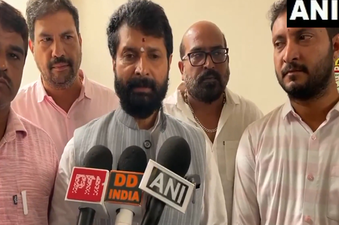 Karnataka: CT Ravi meets injured in Hassan Ganesh accident, seeks Rs 50 lakh compensation for victims