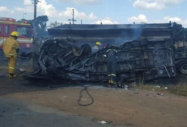 Bus with junior hockey team crashes in Canada, killing 14