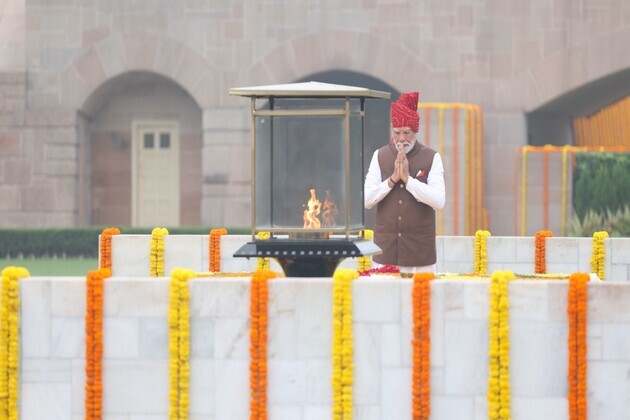 "Inspired by his vision": PM Modi pays homage to Father of the Nation at Rajghat on 80th Independence Day