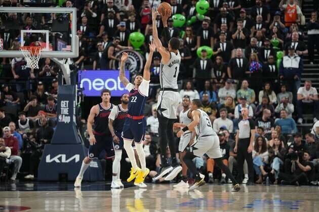 Spurs hold on for win over Kawhi Leonard-less Clippers