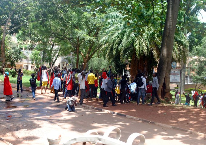  he students striking has paralysed activities at the niversity for a second day running hoto by ary ansiime