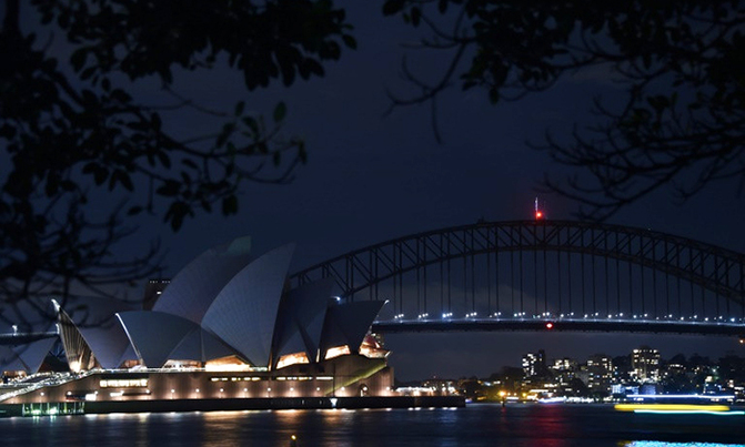 World cities go dark as global Earth Hour climate campaign kicks off World cities go dark as global Earth Hour climate campaign kicks off