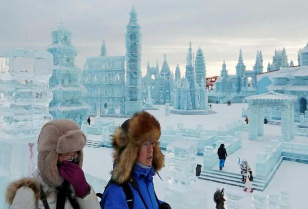 China's 'ice city' Harbin draws record tourists over New Year holiday