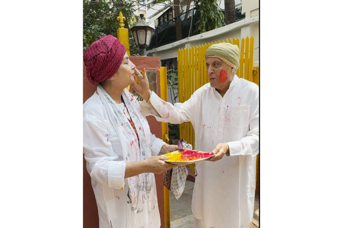 Shabana Azmi, Javed Akhtar host Holi bash; Urmila Matondkar, Divya Dutt mark festive appearance