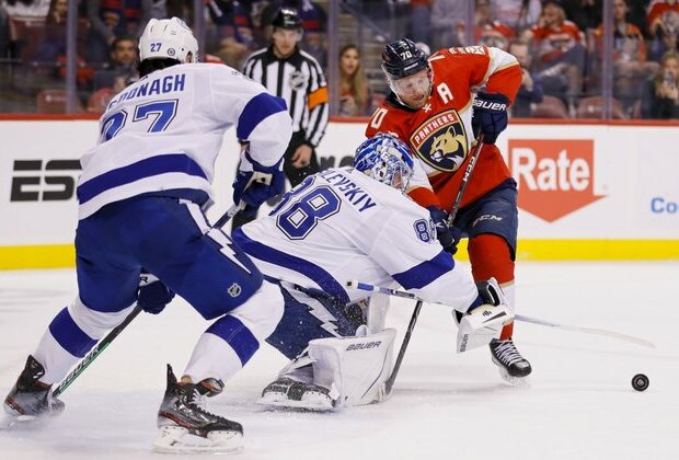 Lightning halt Panthers' 13-game win streak in 8-4 barnburner