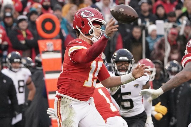 Chiefs QB Patrick Mahomes returns to game vs. Jaguars