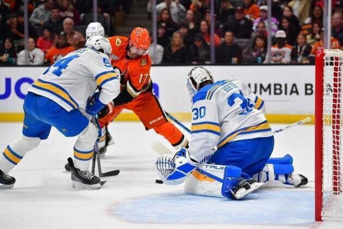 Blues boost playoff hopes with 4-goal win at Ducks