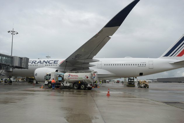 Major airline adds extra biofuel charge to tickets