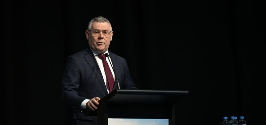 Murray Watt speaking at the Smart Energgy conference