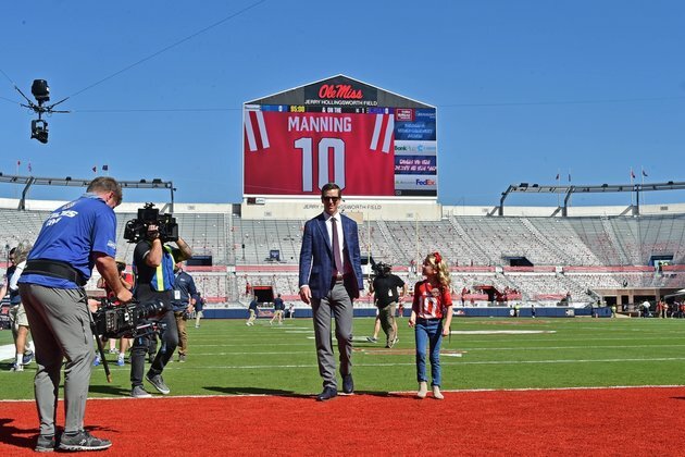 Ole Miss retires Eli Manning's No. 10
