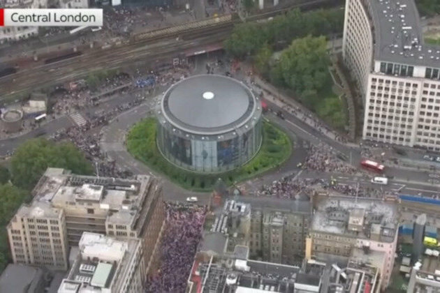 Thousands flood London streets in Unite the Kingdom march 