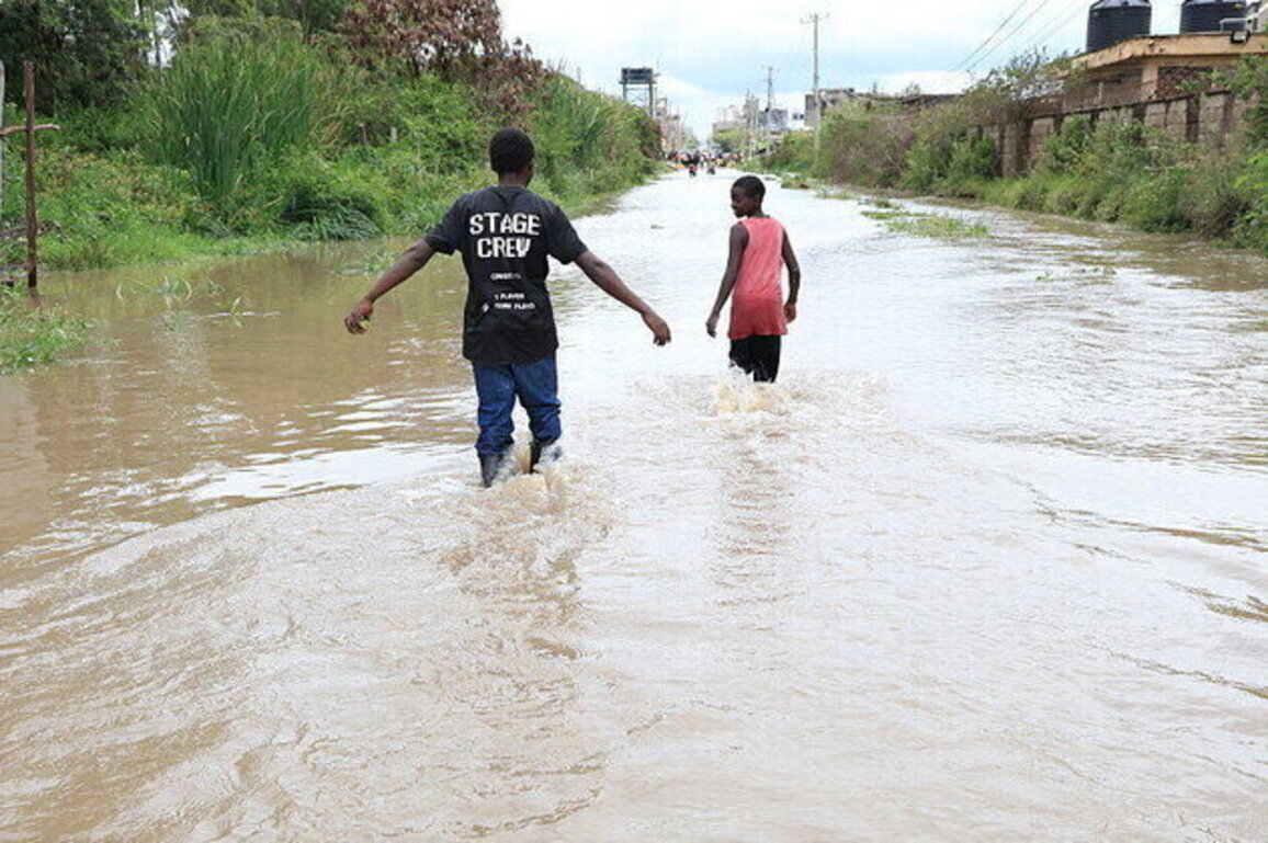 Deadly floods and landslides hit Kenya