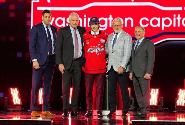 Capitals sign first-round pick Terik Parascak