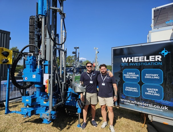 Jack Wheeler (left) and Mitch Yeo with the new rig