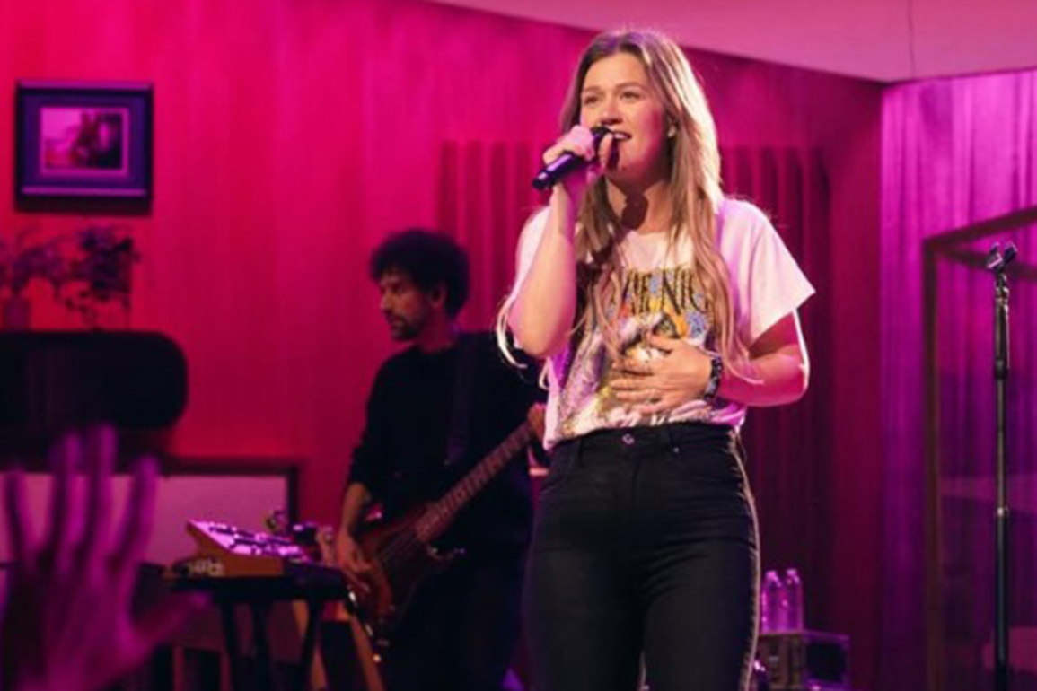 Kelly Clarkson reflects on her 'American Idol' win 23 years later
