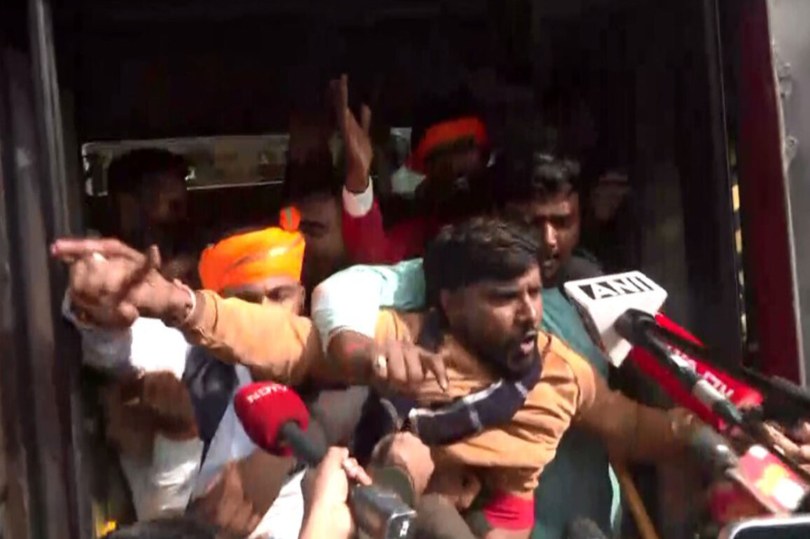 Delhi: VHP and Hindu group workers detained during protest against Dipu Das lynching in Bangladesh