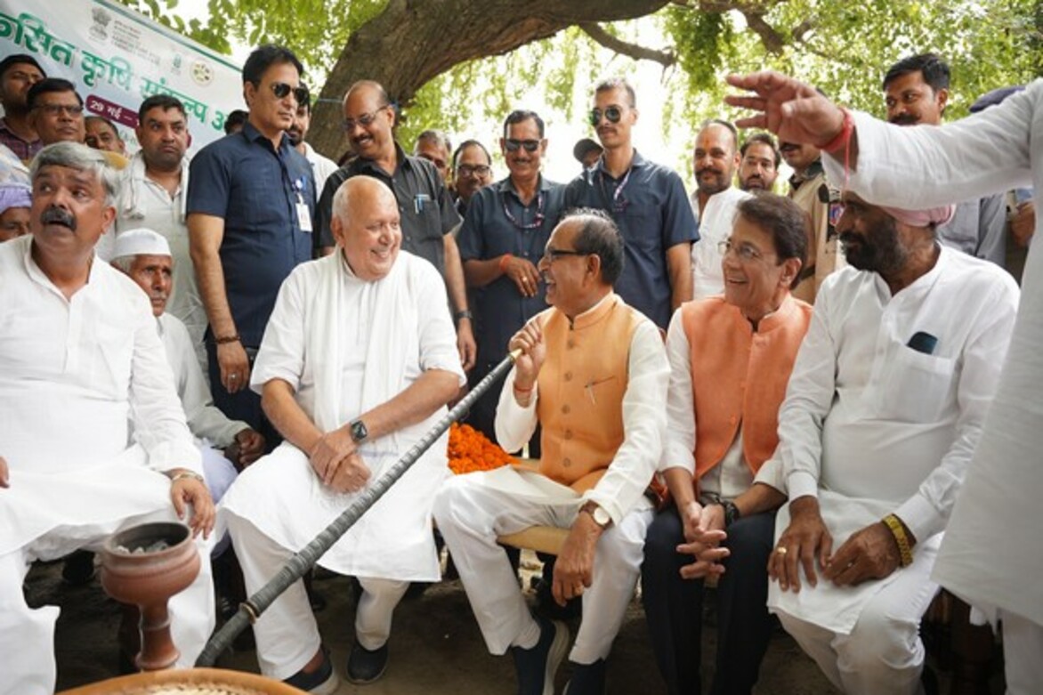 UP: Shivraj Singh Chouhan engages in dialogue with farmers sitting on a traditional cot in Meerut