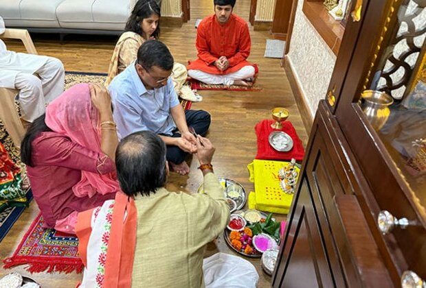 Arvind Kejriwal celebrates Diwali with his family