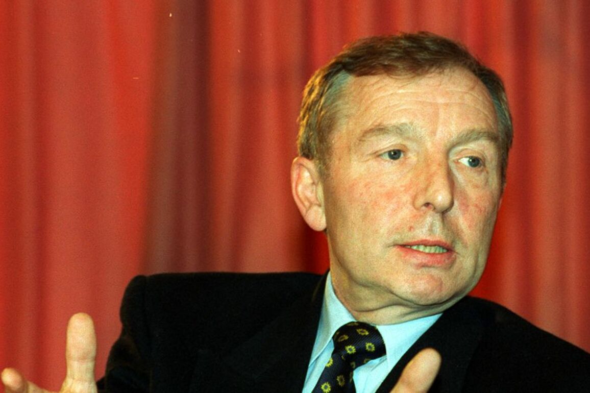 John Swinney leads tributes to Sir Tom Farmer after 'outstanding' businessman's death