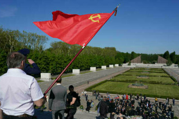 Berlin bans Soviet flags on 80th anniversary of Nazi defeat