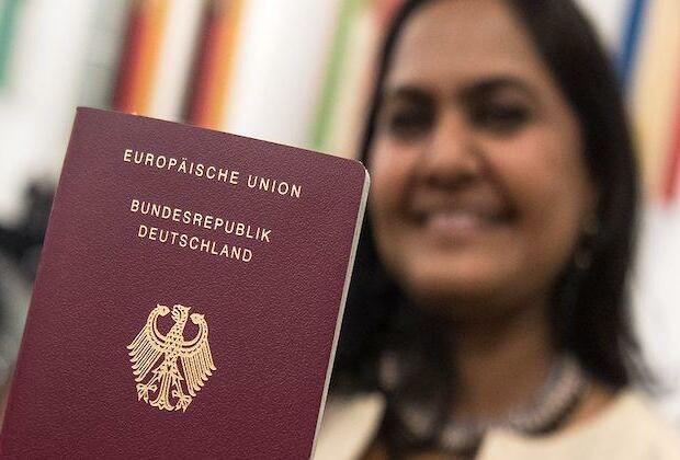 Germany seeks to ease rules for citizenship