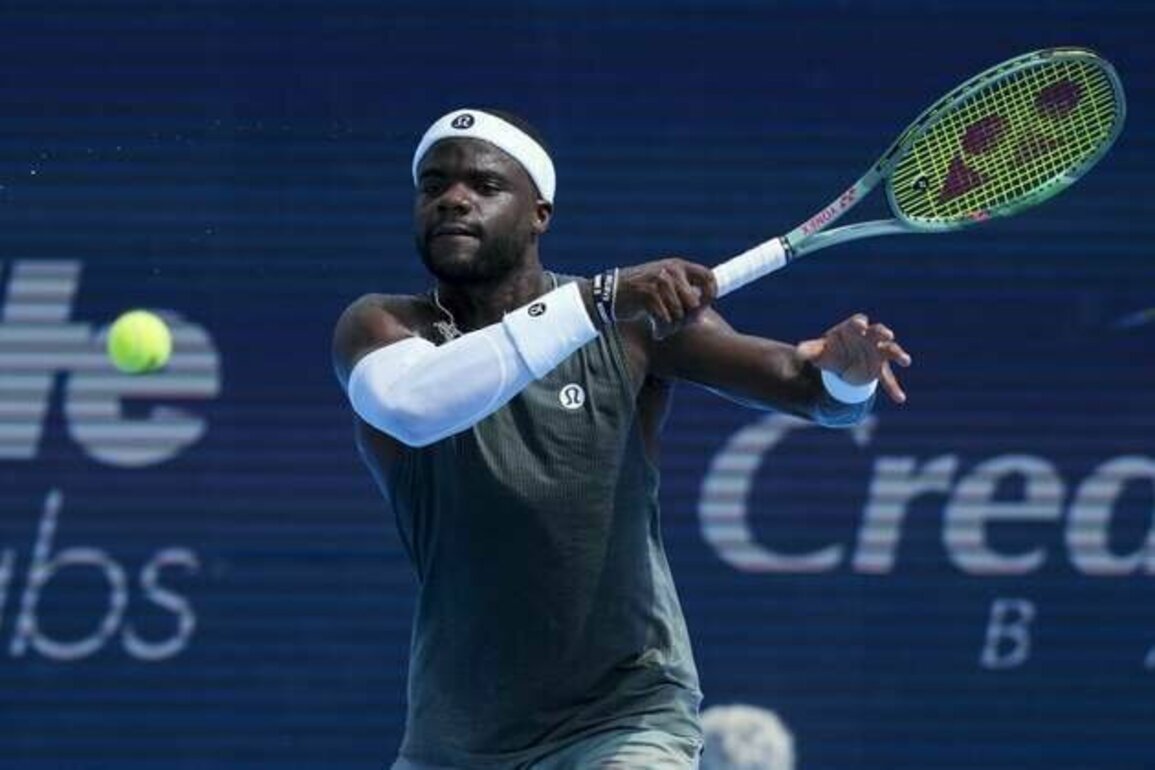 Frances Tiafoe (back) retires from 4th-round match in Cincinnati