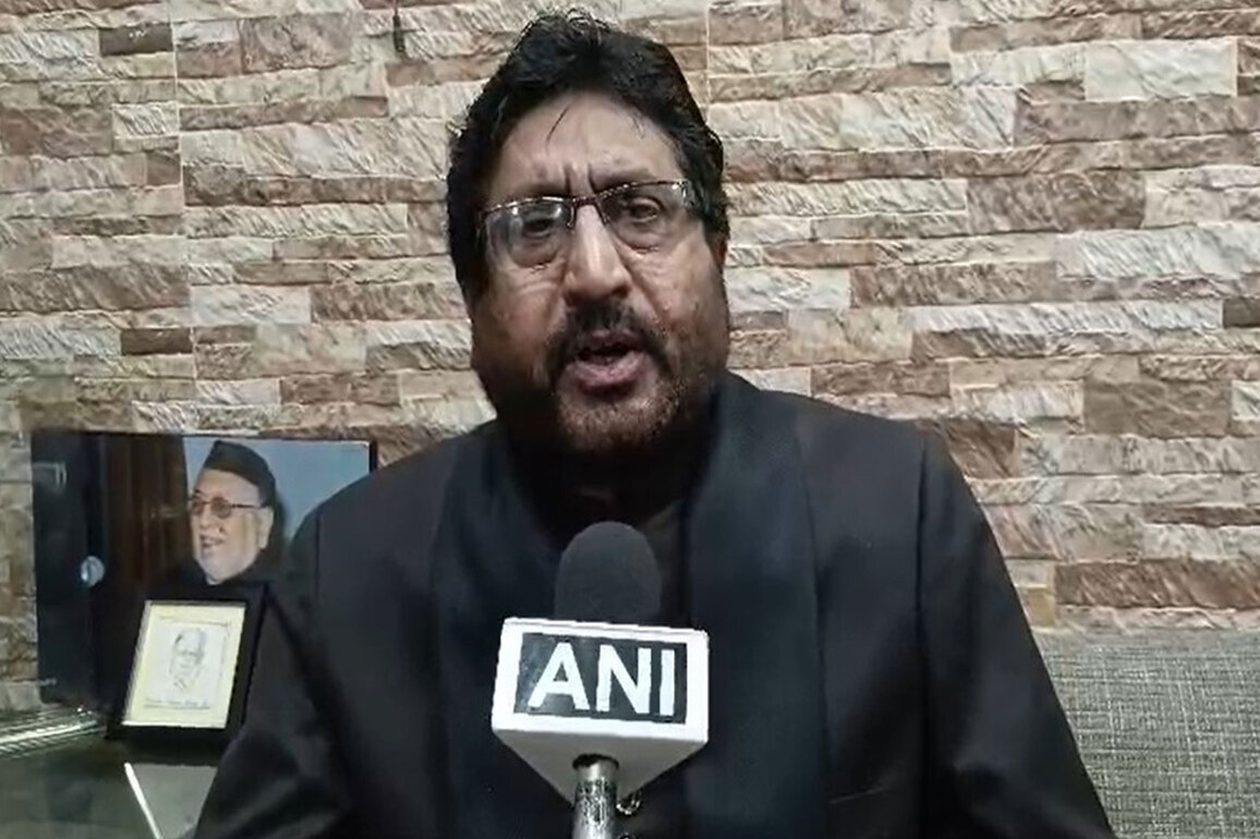 "Will get befitting reply": Shia cleric Maulana condemns killing of Iran's Ayatollah Ali Khamenei in US-Israeli airstrikes; calls for protests in Lucknow