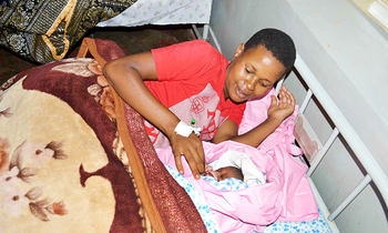 Hajarah Mbekkaanya ow'e Kimbugu - Mpigi ng'ali mu ddwaaliro e Mpigi gye yazaalidde omwana we asooka. Hajarah Mbekkaanya ow'e Kimbugu - Mpigi ng'ali mu ddwaaliro e Mpigi gye yazaalidde omwana we asooka.