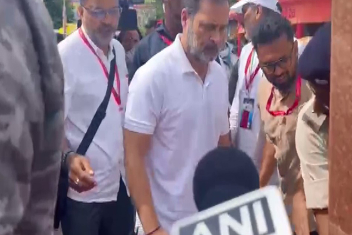 Rahul Gandhi reaches Bihar's Aurangabad for second day of Voter Adhikar Yatra