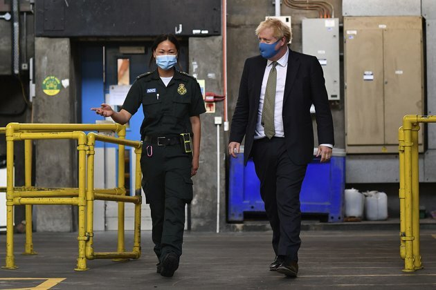 British PM Johnson Urges People to Wear Face Masks Indoors