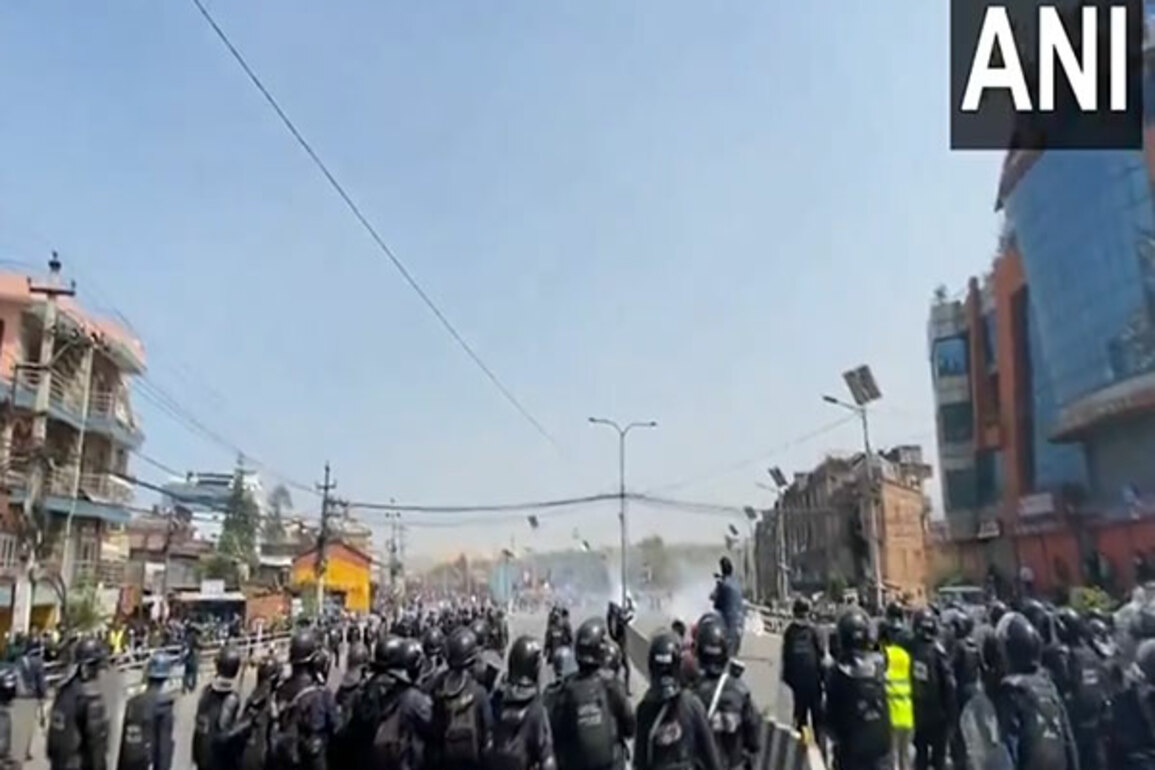 Nepal: Pro-monarchy protestors clash with police in Kathmandu