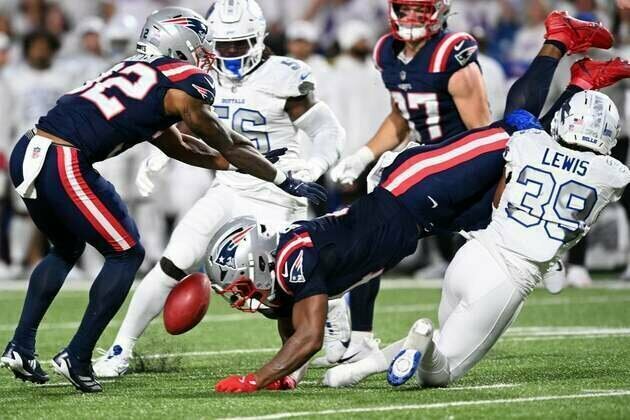 Patriots RB Antonio Gibson (knee) exits vs. Bills