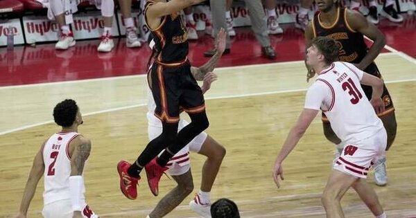 Southern California storms back to stun Wisconsin