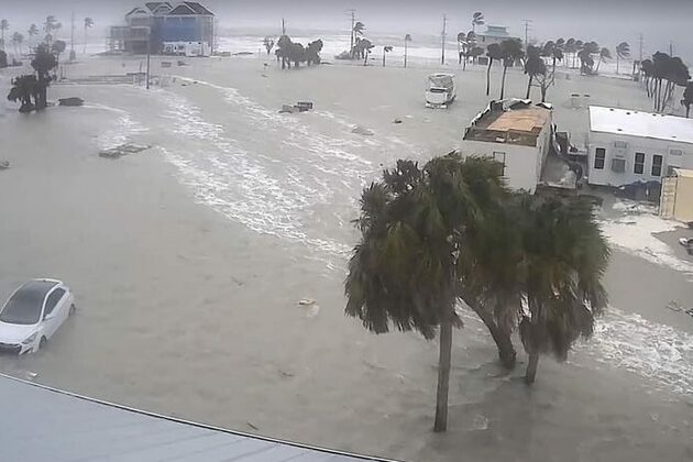 FCC Urged To Act On Language Accessibility in Hurricane Resiliency Planning