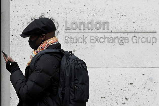 European Markets Slide Into Negative Territory