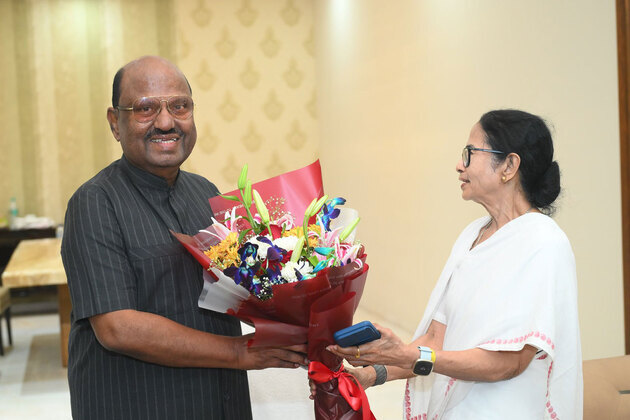 Mamata Banerjee meets West Bengal former Governor CV Ananda Bose after concluding five-day dharna against SIR