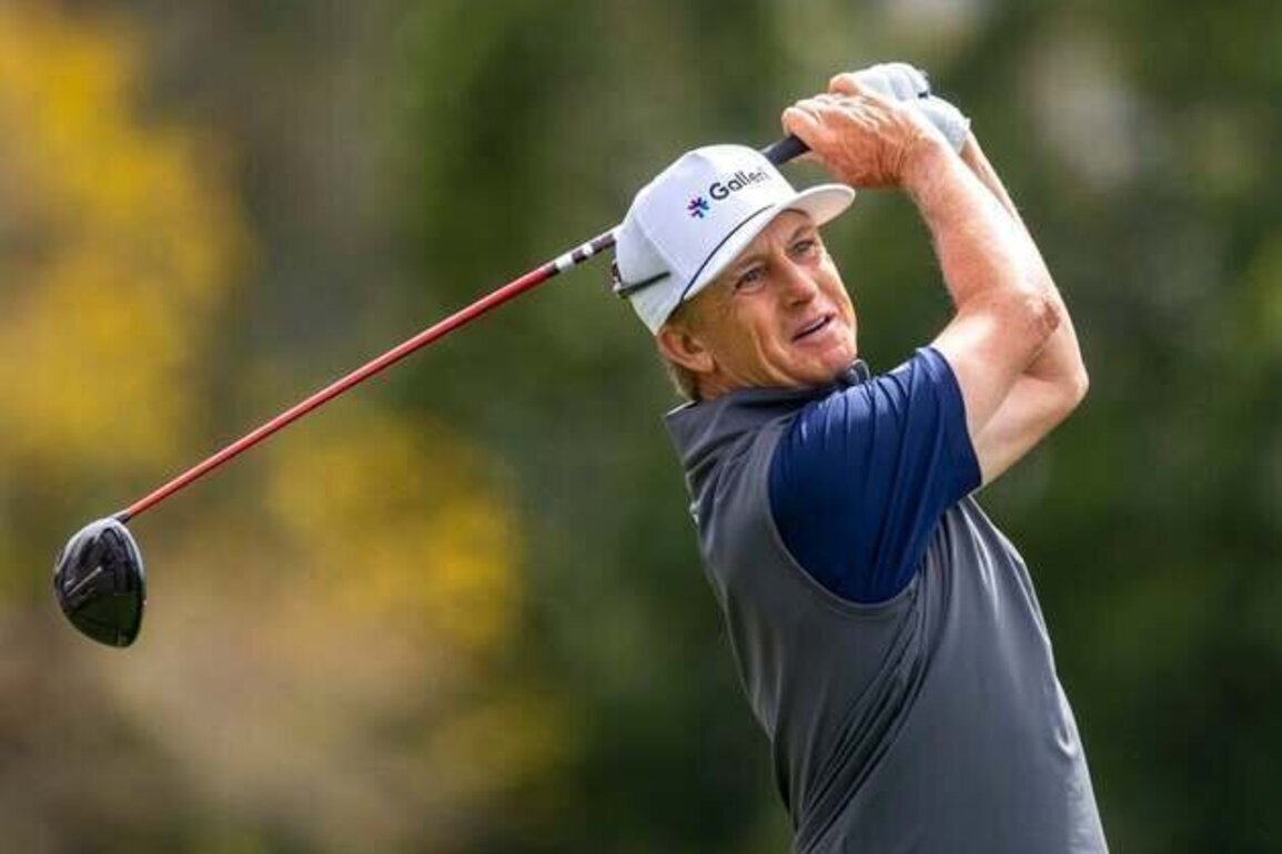David Toms fires 63 to take 3-stroke lead at Chubb Classic