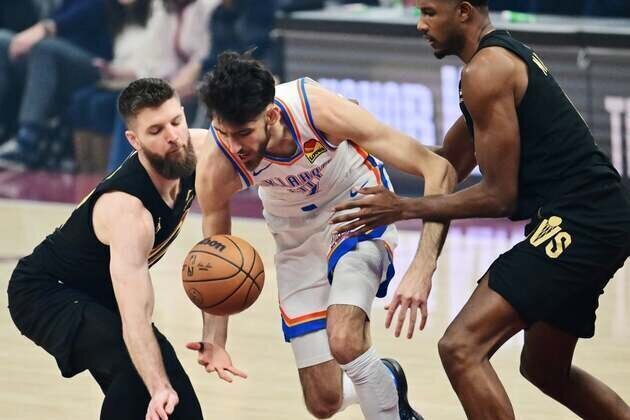 Thunder stars shine in 32-point victory over Cavs