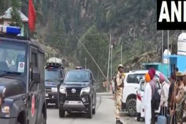 J-K: CM Omar Abdullah visits Kishtwar to assess flash flood damage
