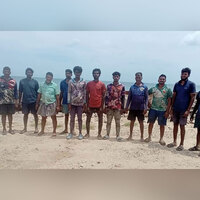 Sri Lankan Navy arrests 12 Karaikal fishermen near Kankesanthurai