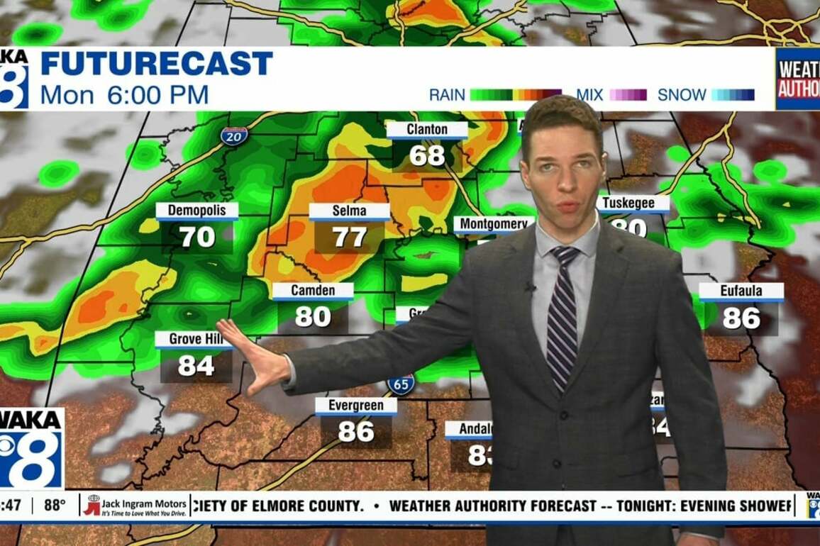 Severe storms possible Sunday night, storms each day this week - WAKA 8