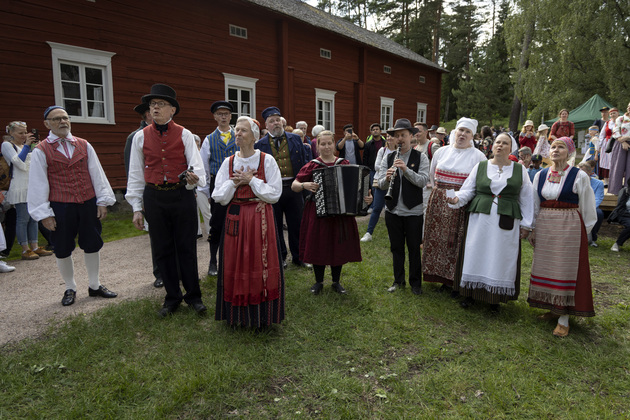 FINLAND-HELSINKI-SEURASAARI ISLAND-MIDSUMMER FESTIVAL-EVE