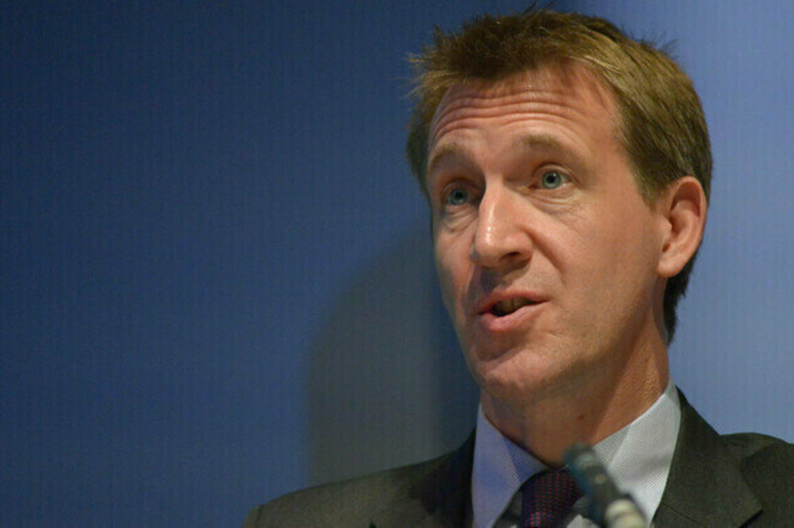 UK minister breaks ranks with govt on Russian G7 return