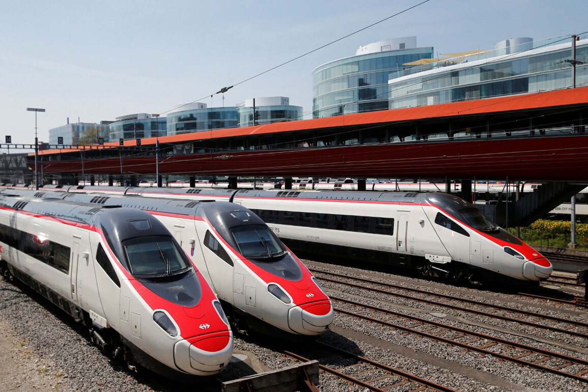 Several injured as avalanche derails train in Switzerland