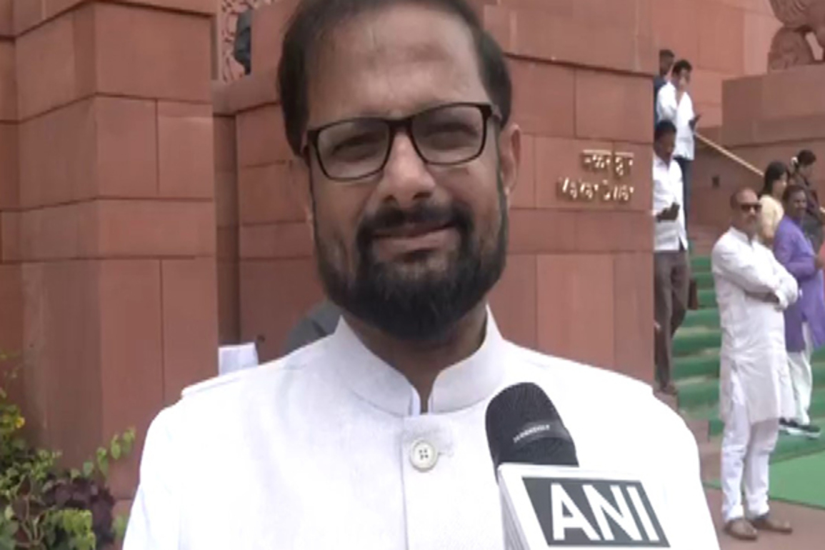 Shiv Sena's Naresh Mhaske terms Rahul Gandhi's "vote theft" remarks "childish"