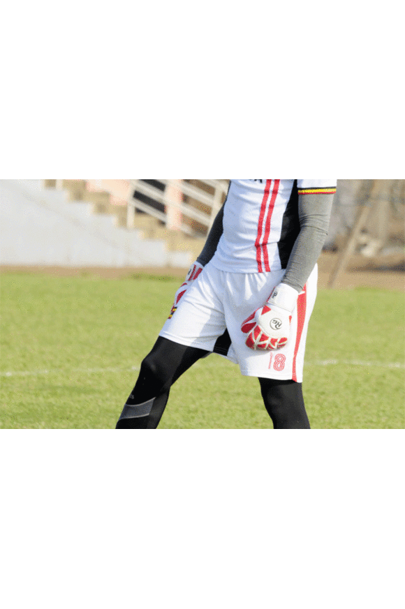 Dennis Onyango asikidde Massa Dennis Onyango asikidde Massa